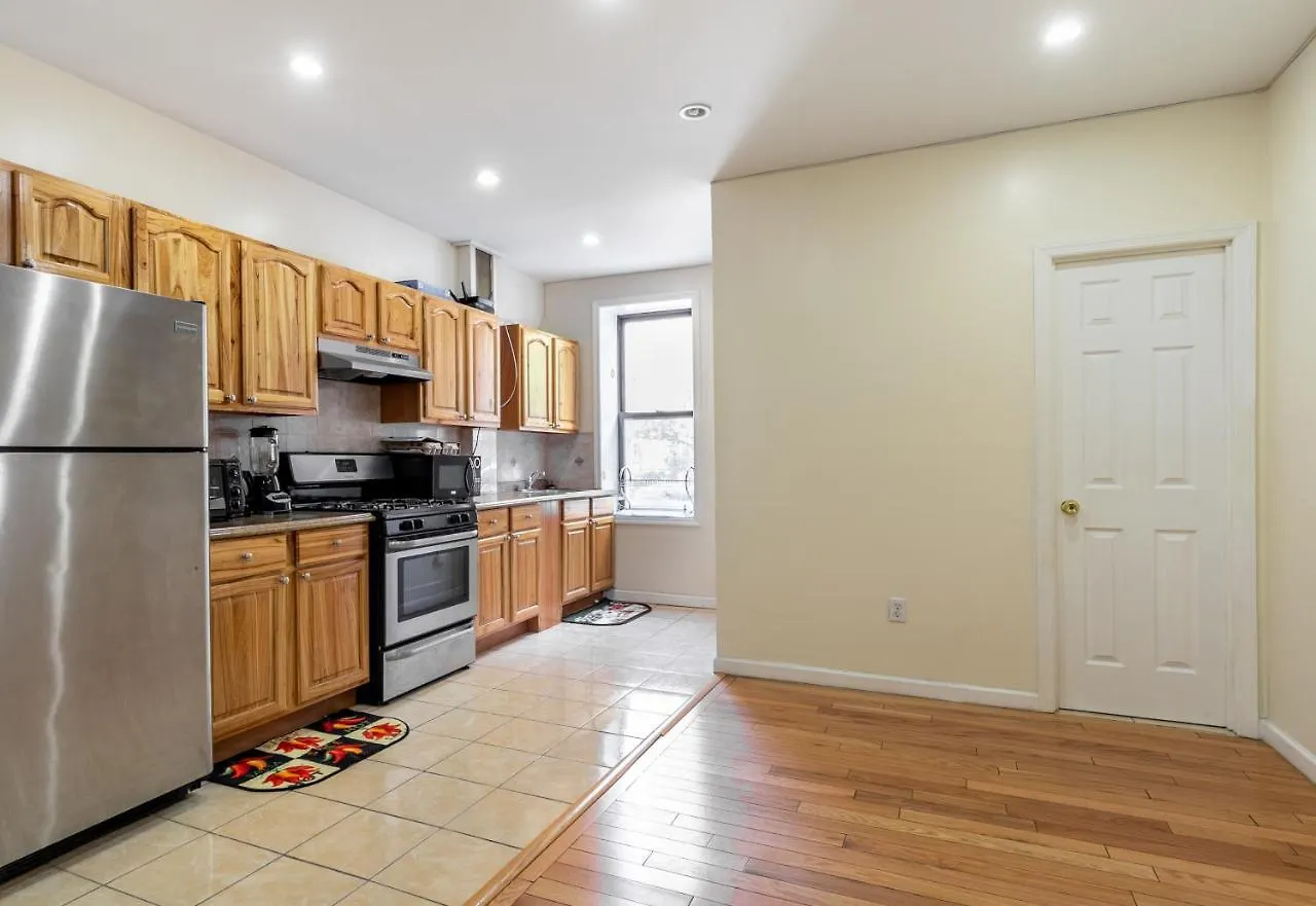 Montgomery Street Guest House New York